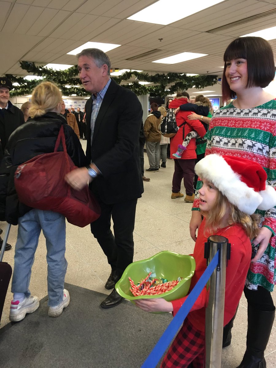 yfcairport's tweet photo. There’s an extra special greeting committee here this morning 😊 ⁦@mikeobrien_fton⁩ ⁦@taleof2⁩  #Fredericton https://t.co/0AU14Re1FD