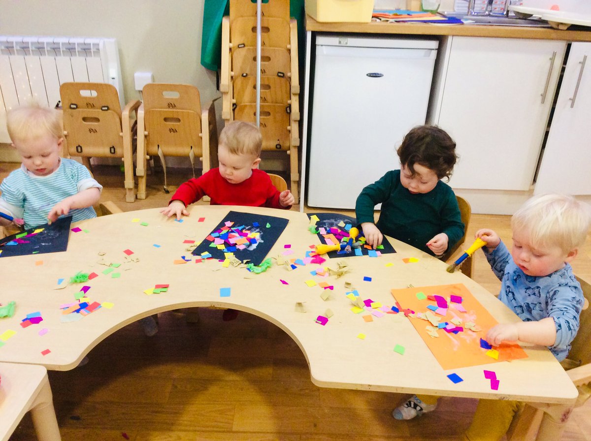 snapkeynsham's tweet photo. @snapkeynsham Babies loved getting stuck in with our messy play activity this afternoon, using different coloured card to make colourful pictures. #creativebabies #gettingstuckin β€οΈ https://t.co/INwqAZtxDQ