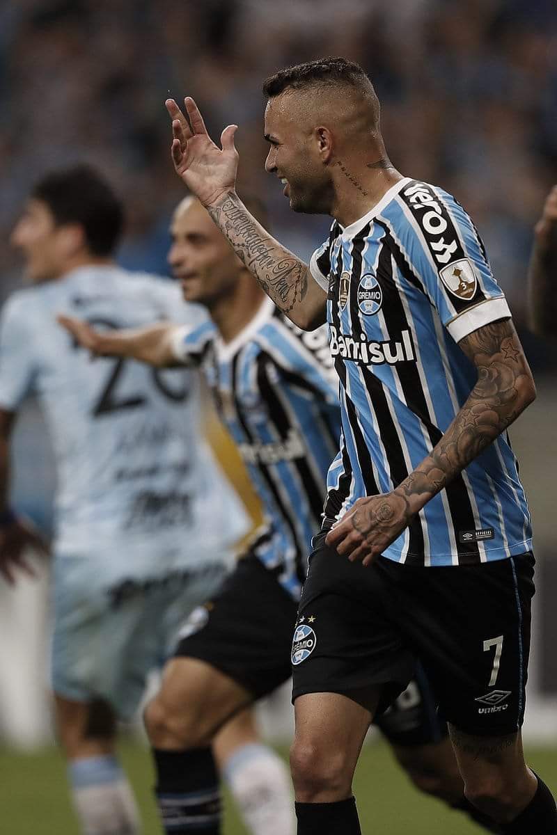 Gabieagfbpa's tweet photo. o luan é GRÊMIO 
o luan é REI
o luan é NOSSO https://t.co/to2xMWtMK6