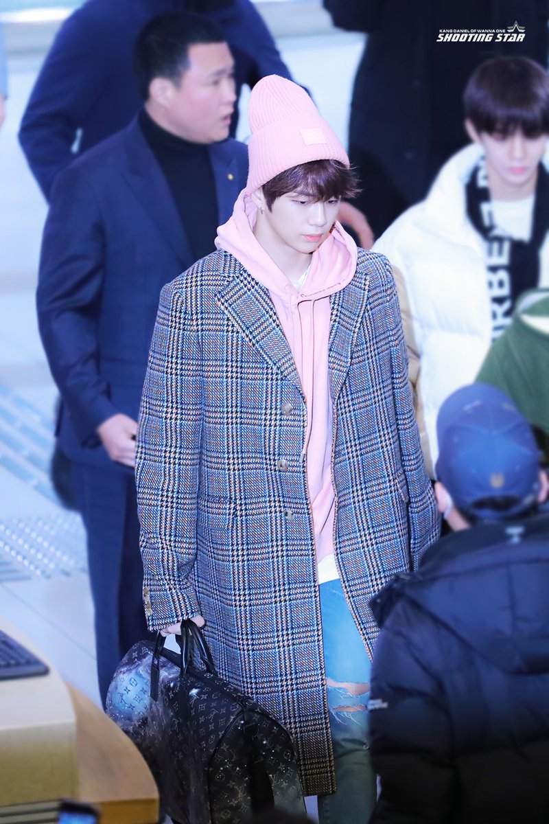 SS_961210's tweet photo. 181221 김포공항출국 #강다니엘 #Kangdaniel https://t.co/Ixmfg3pExW