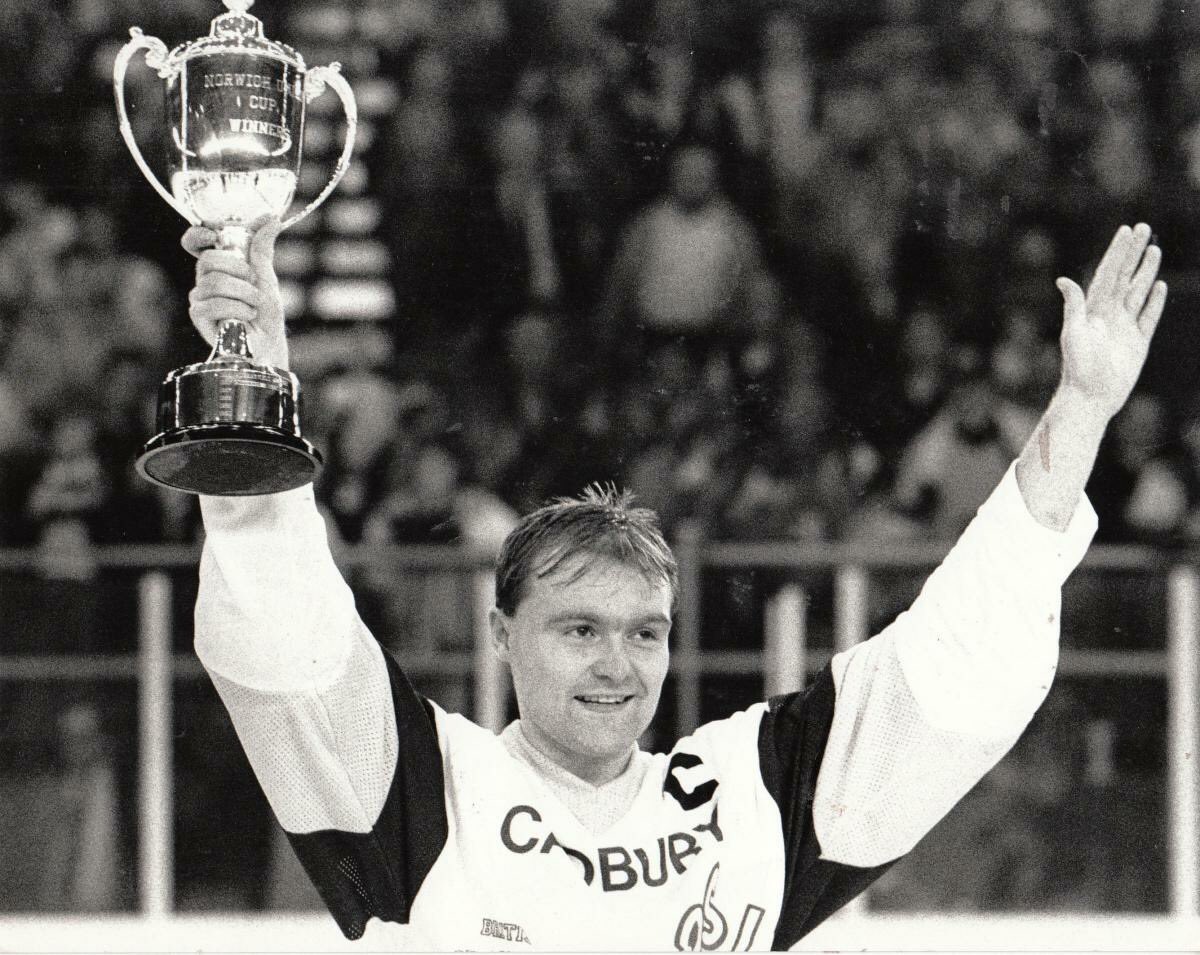 🐝 | With the very sad passing of Paul Smith this week, what are your memories of our former #️⃣1️⃣1️⃣ and former head coach?

#BigBlueMachine #Durham