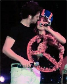 VondyYPonny's tweet photo. Yaaa partimos ❤️❤️❤️❤️ a disfrutar el momento nuestro momento desde hace 10 años DyC volvemos al #OrigenVondy https://t.co/FxGSwu6Kov
