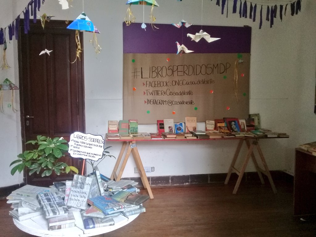 CasadeVeinte's tweet image. 📣 Estamos sembrando libros ! 
Hasta las 19 hs estamos en 20 de septiembre 1744. 
#SiembraDeLibrosMDP 
#LibrosPerdidosMDP