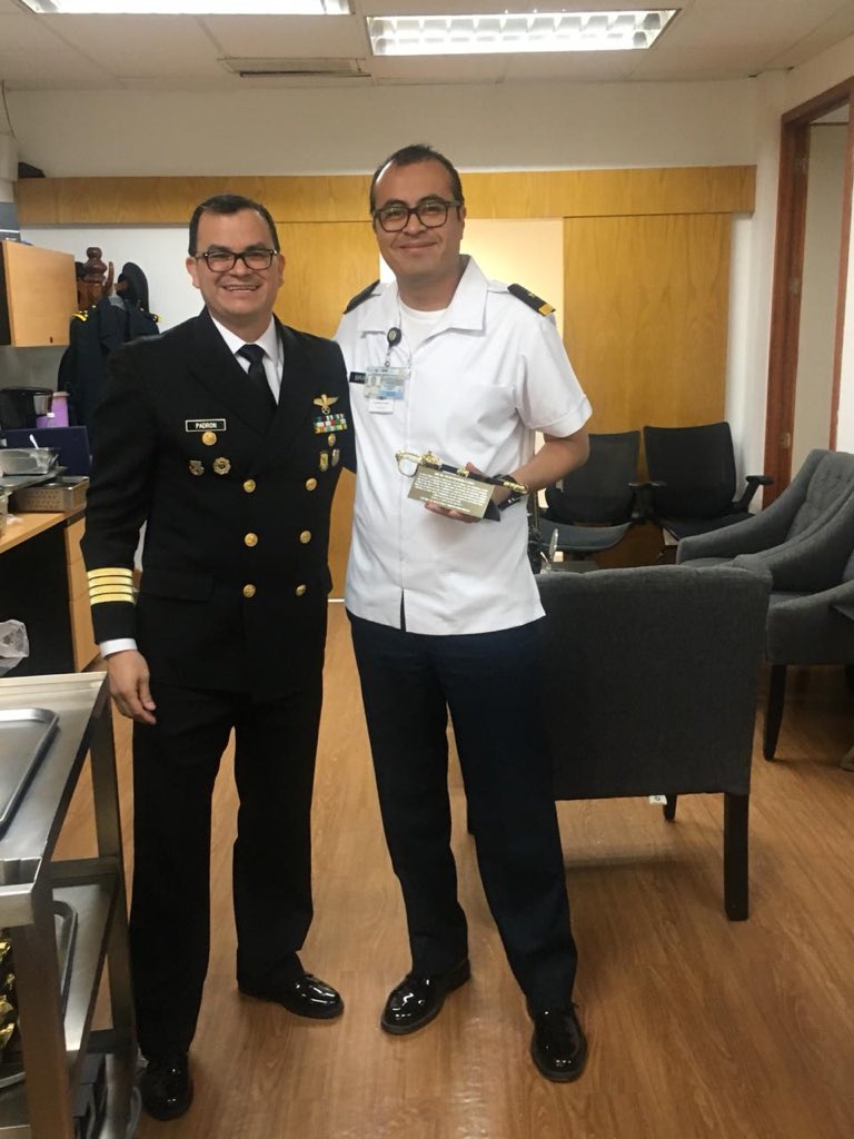 EIvanBravoC's tweet photo. 😃 mission accomplished! thesis work exam #PCLN upper calyx congratulations! Dr. Padrón! 👨🏻🏫@cristobalmd02 @Jgaducampos https://t.co/aTyiI2dBa0