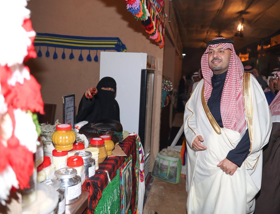 ARAR100RT's tweet photo. #أمير_منطقة_الحدود_الشمالية يفتتح جناح المنطقة في #الجنادرية33. https://t.co/Li8uigGtqG