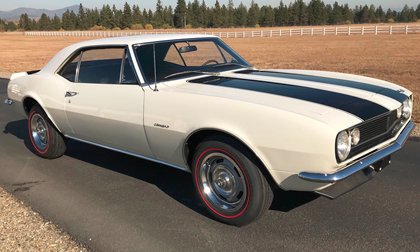 TimePiecePR's tweet image. .@Barrett_Jackson is Building a Scottsdale Auction Docket Complete with Chevrolet Camaros From Every Generation bit.ly/2QPvcWc