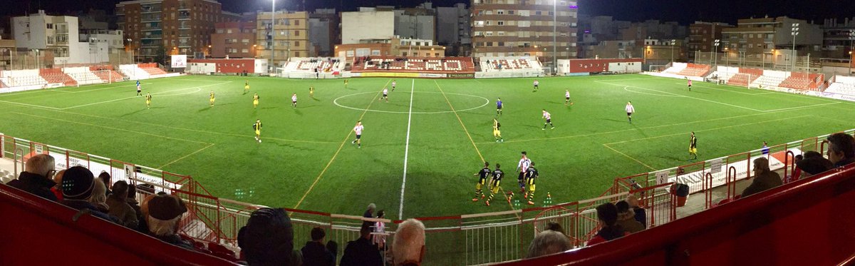 SergioMuniesa's tweet photo. Tarde de fútbol 🥅 ⚽️ en el Fornas, viendo el partido del @CDACEROOFICIAL https://t.co/5yWKPSNEkD
