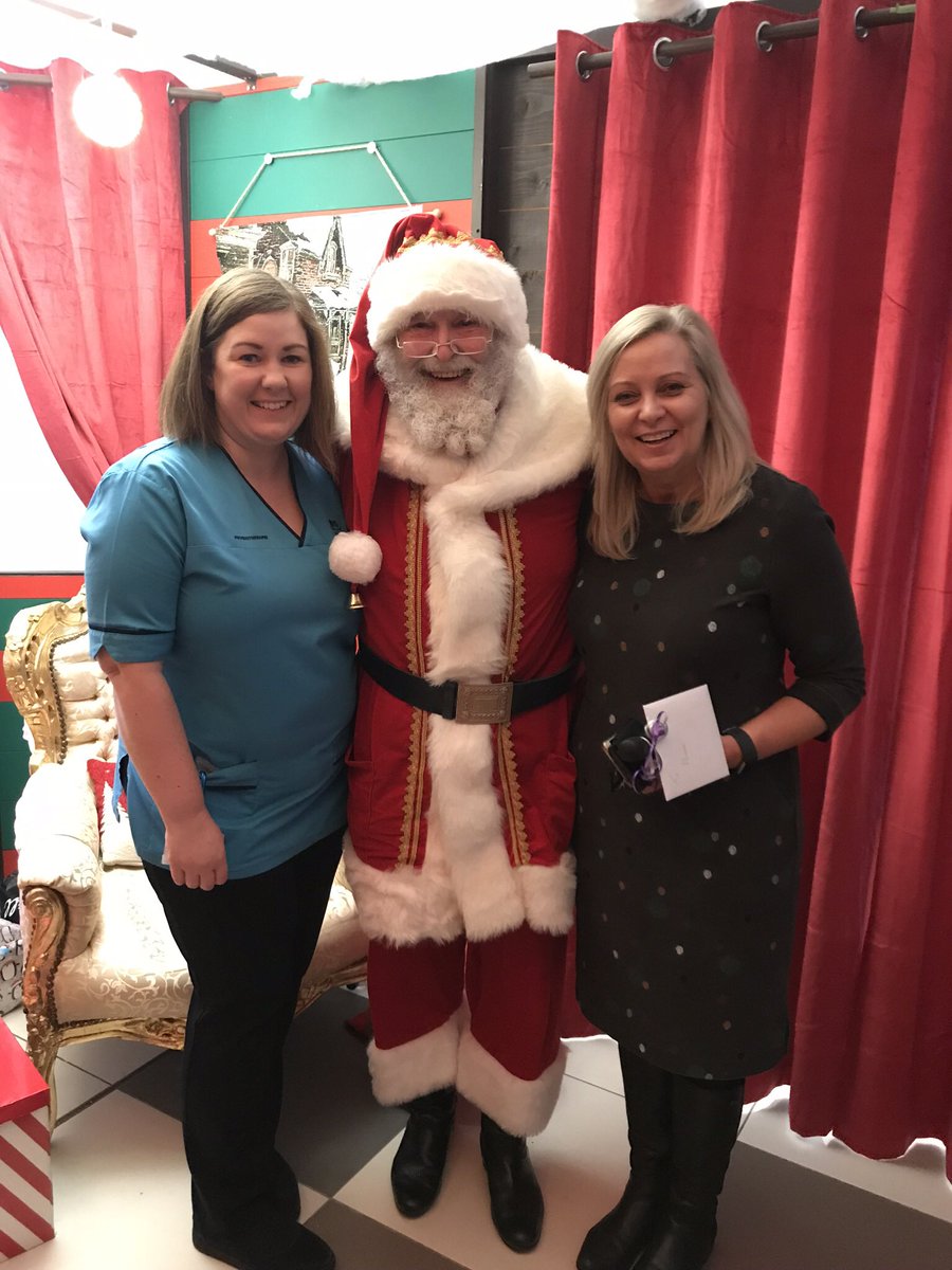 Kath_Sharp23's tweet image. Top day today! I met the #realsanta thanks to @GCH_Charity! Merry Christmas everyone! #rhcphysio @Kirsten_GCHC @GCHC_Amy @Aligee1205 @nhsggcrhcphysio