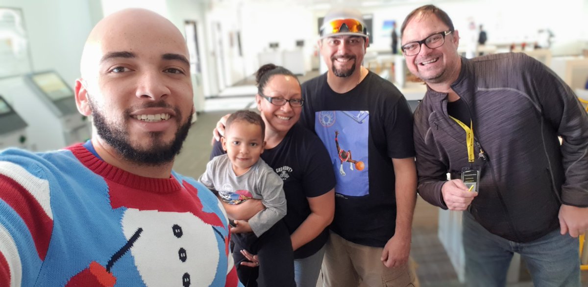 CoachJBrazil's tweet photo. Enjoy your new Galaxy bundle Mr.Gonzales! Shoutout to Everett for selling the family 4 pack of Note 9 with the Galaxy Watch. Let's keep winning #Sprint420 #1 YTD in Samsung Sales. #TopSalesDays #FSMHolidayFunSales @Krivs14 https://t.co/QlHJeCIzJM