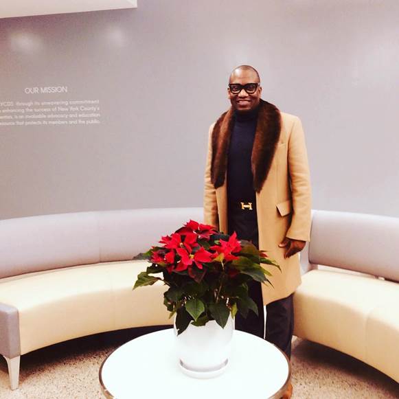 DentegraUS's tweet photo. As a sponsor of the New Your County Dental Society  (@NYCDS622),  we decided to have Dentegra representative, John Wilson, visit their offices and deliver a wonderful present. Thank you @NYCDS622! https://t.co/LR1wYSrihx