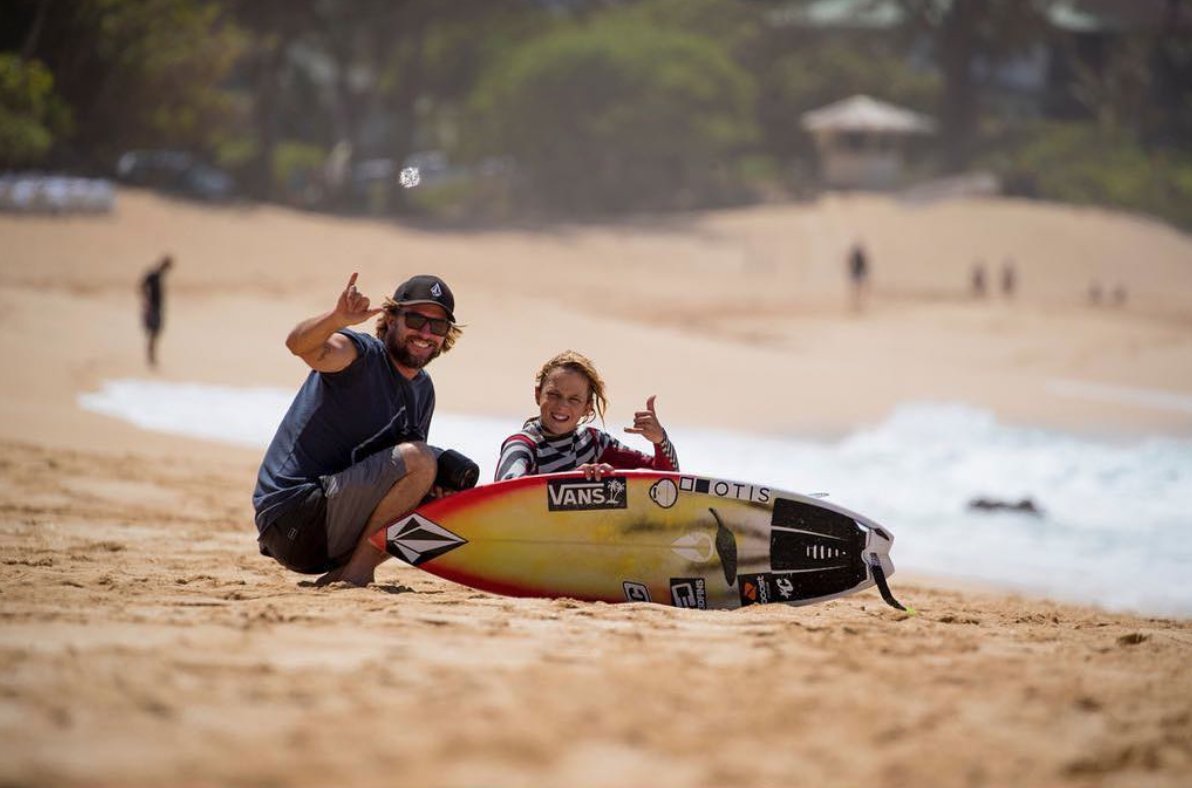 Kobi Clemments and his dad Steve pretty excited for Christmas // check us out online or pop in store to get your loved ones a neat gift #chillisurfboards