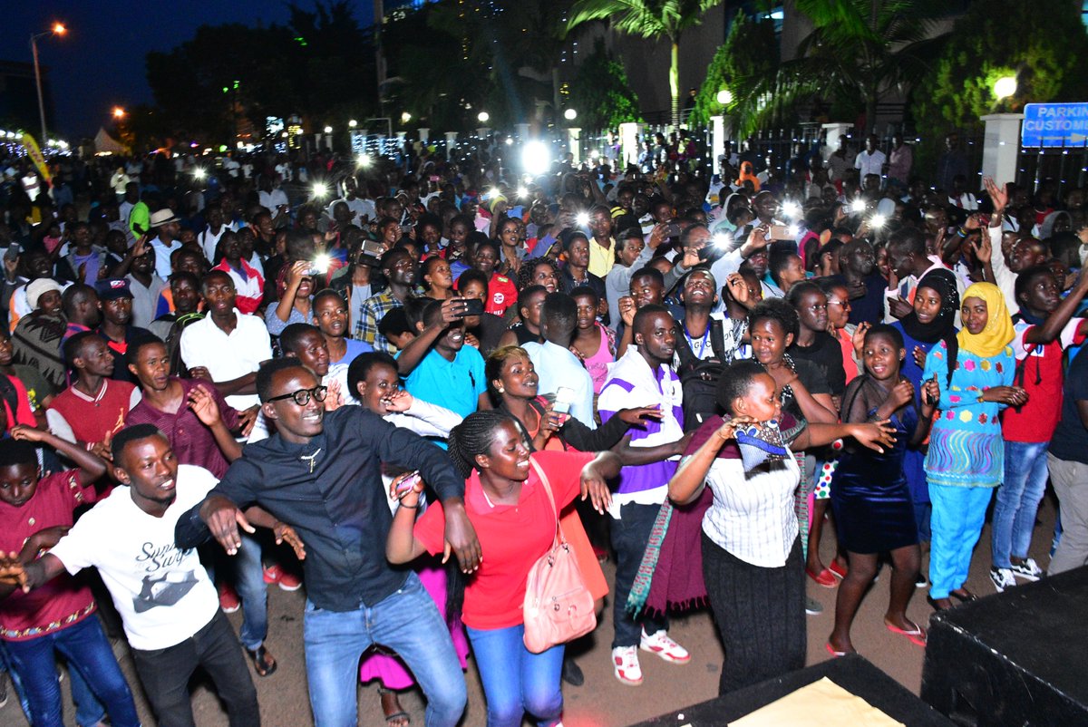 Rwanda_Sports's tweet photo. Usibye Amatorero abahanzi ku giti cyabo nabo basusurukije abitabiriye iki gitaramo, muri bo harimo @MassambaIntore #Muyango, #JulesSentore ndetse n'Umuhanzi #Christopher https://t.co/ZANCeKM5wv