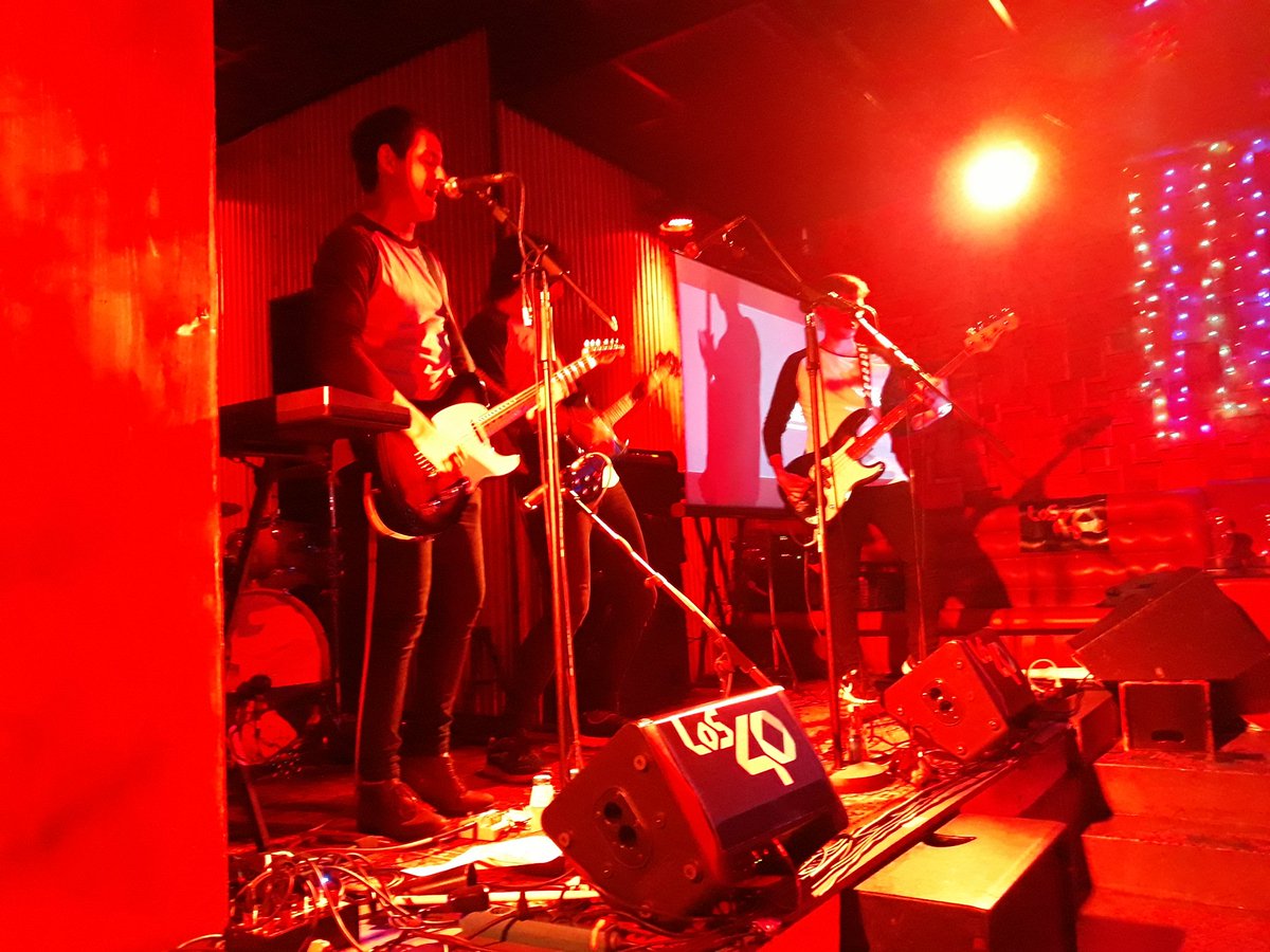 maketon's tweet photo. Ya estamos en directo con #TheRiggos en la Sala #RadarEstudios en pleno #WarmUp previo a la entrega de galardones de la #18PremiosMúsicaMaketón patrocinados por MAELOC. Un grupo filosofía #doityourway total. https://t.co/rjetB4DrYc