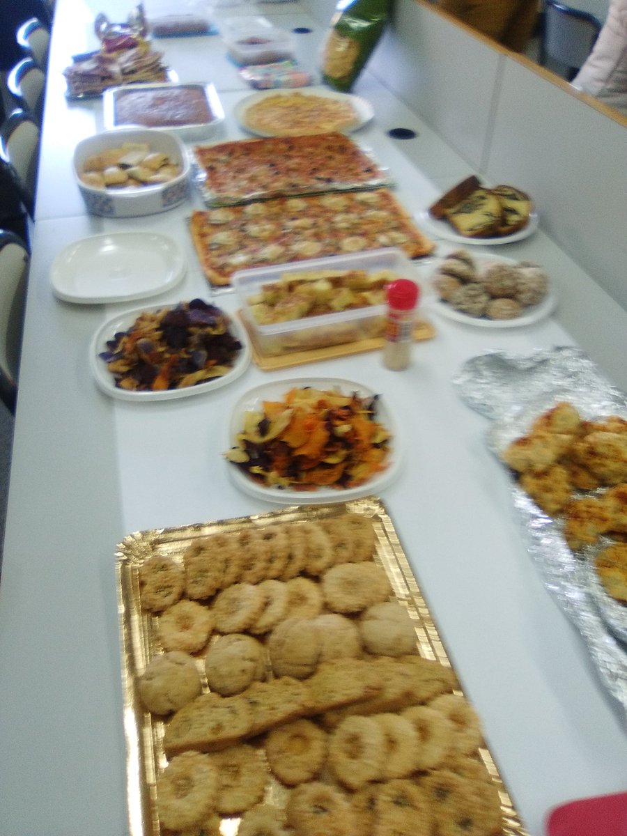 lluciamoreno21's tweet photo. Un almuerzo de "10"
Hemos celebrado el inicio de estas fiestas navideñas.
Felices fiestas a tod@s!!!
#edificacioaprenent #obrasdeinterior #projectesedificacio #ciutatdelaprenent #FP https://t.co/EXYNtQkOm5