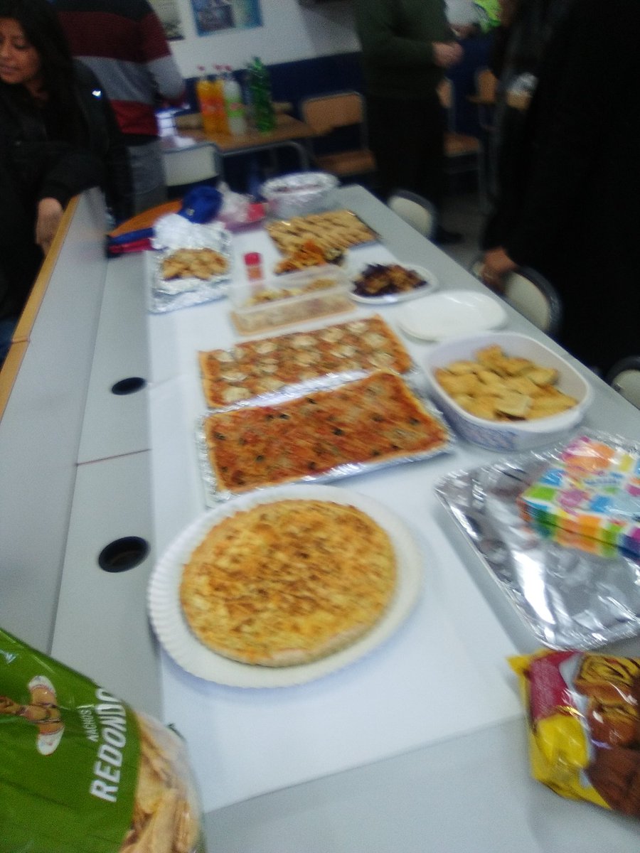 lluciamoreno21's tweet photo. Un almuerzo de "10"
Hemos celebrado el inicio de estas fiestas navideñas.
Felices fiestas a tod@s!!!
#edificacioaprenent #obrasdeinterior #projectesedificacio #ciutatdelaprenent #FP https://t.co/EXYNtQkOm5