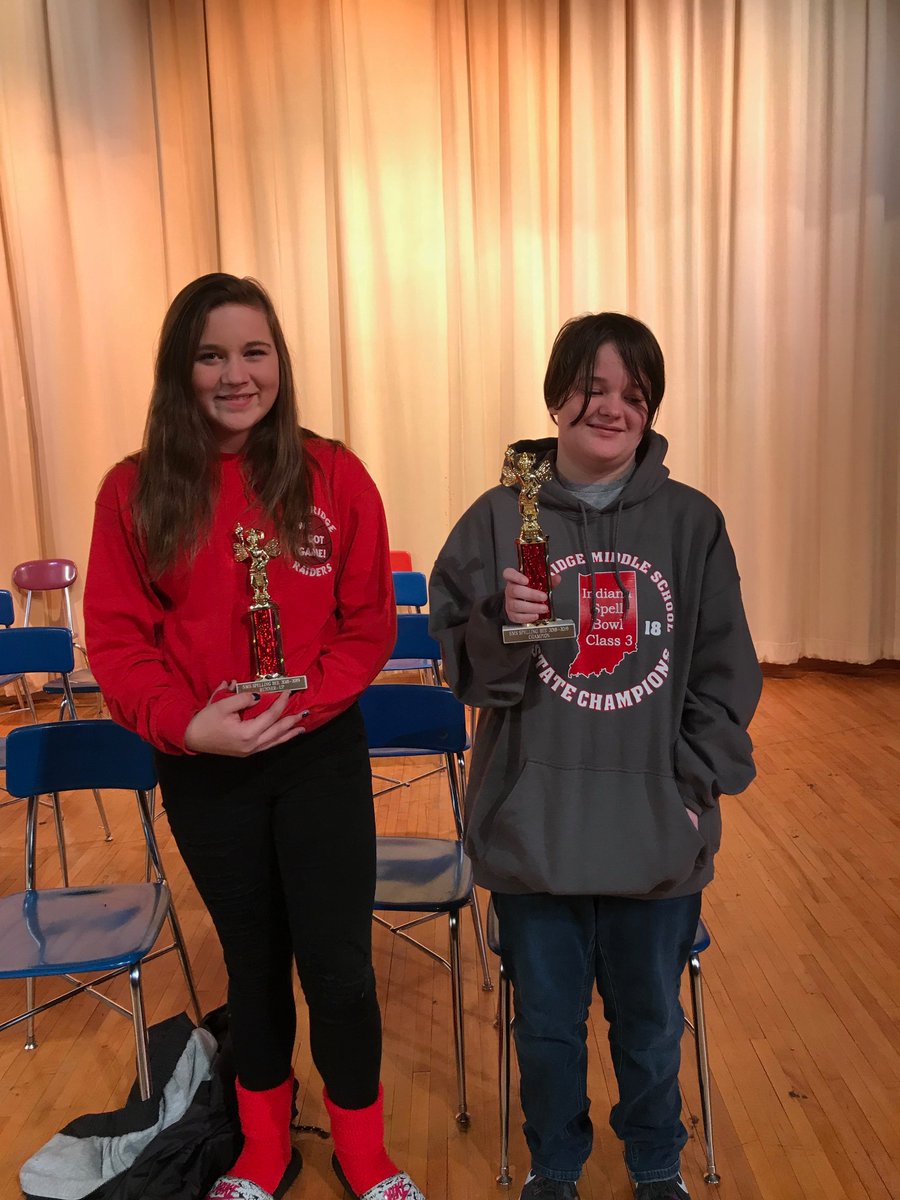 beckkaty09's tweet photo. Congratulations to 8th grader Macaila Wilkins, our SMS 2018 Spelling Bee CHAMPION! Great job to all participants and our Language Arts teacher tribe! #SWDCS @RaidersSMS @SW_DuboisSchool https://t.co/kFvtKiuyDj