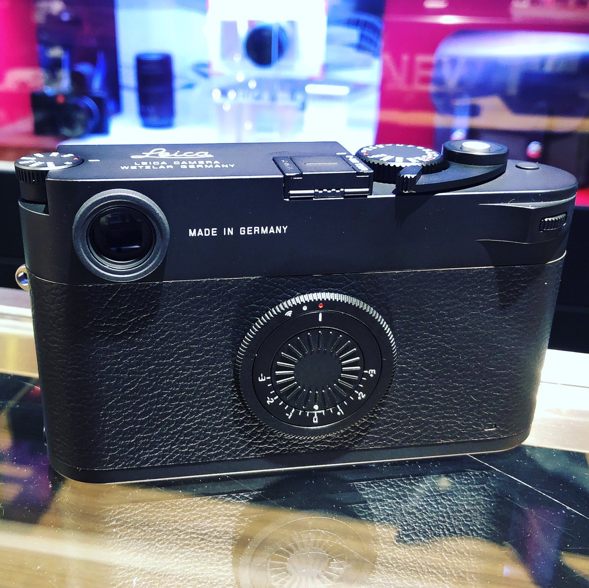 Leica M10-D juist binnen gekomen. Voor de pure Leica-fan. 
-
#leicaboutique #leicaboutiqueantwerp #fotogrobet #nodisplay #m10d #leicam10d <a href="/leica_camera/">Leica Camera AG</a>
