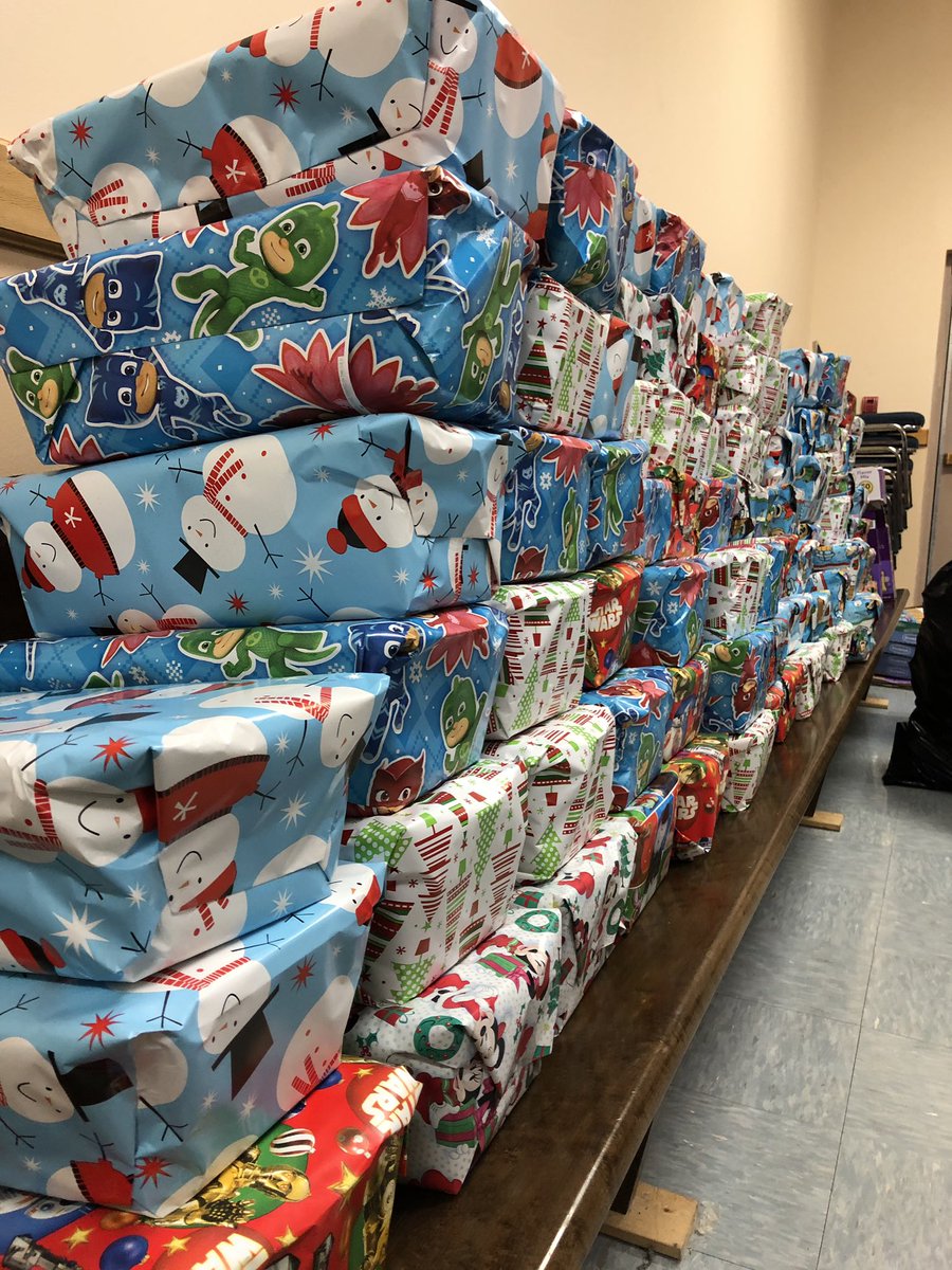 WellHouseNorth's tweet photo. Continuing to practice wild generosity helping pack over 200 Christmas boxes for our homeless friends in Nashville.  #Christmas #Nashville #homeless https://t.co/rr8IjCk3Qp