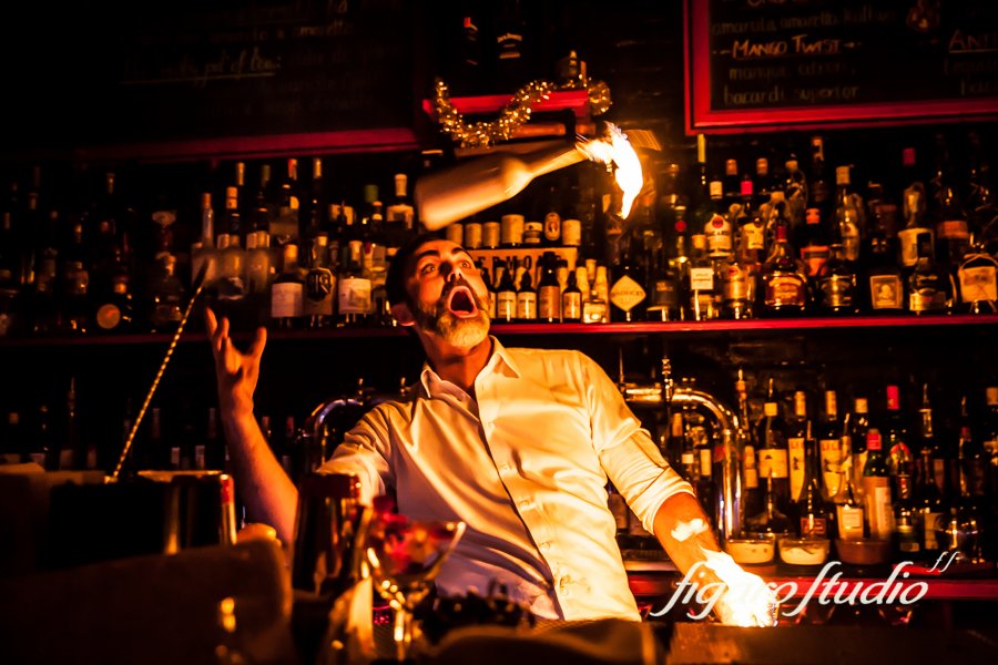 Invitez le LAB à vos partys!
Que ce soit pour votre party de bureau post-Noël ou la fête des 30 ans de votre chum, on vous promet une ambiance de feu. 😉🔥Parce que y'a pas grand chose qui nous arrête!

evenementiel.barlelab.com/atelier-cockta…

#bartenders #mixology #labtenders