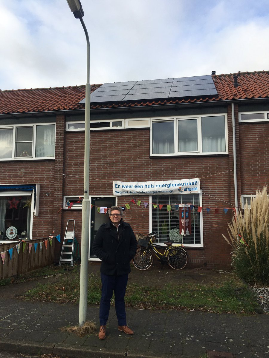 Hoe maak je de Zaanstreek energieneutraal? Woning voor woning. Vandaag de eerste 3. We zijn ‘van kant’. Het kan! Dankbaar voor de goede samenwerking met #thuisbaas, #urgenda en #Zaanstad. Trots op het team van #Parteon en de bewoners die dit mogelijk maken! Op naar de 200 in 2019