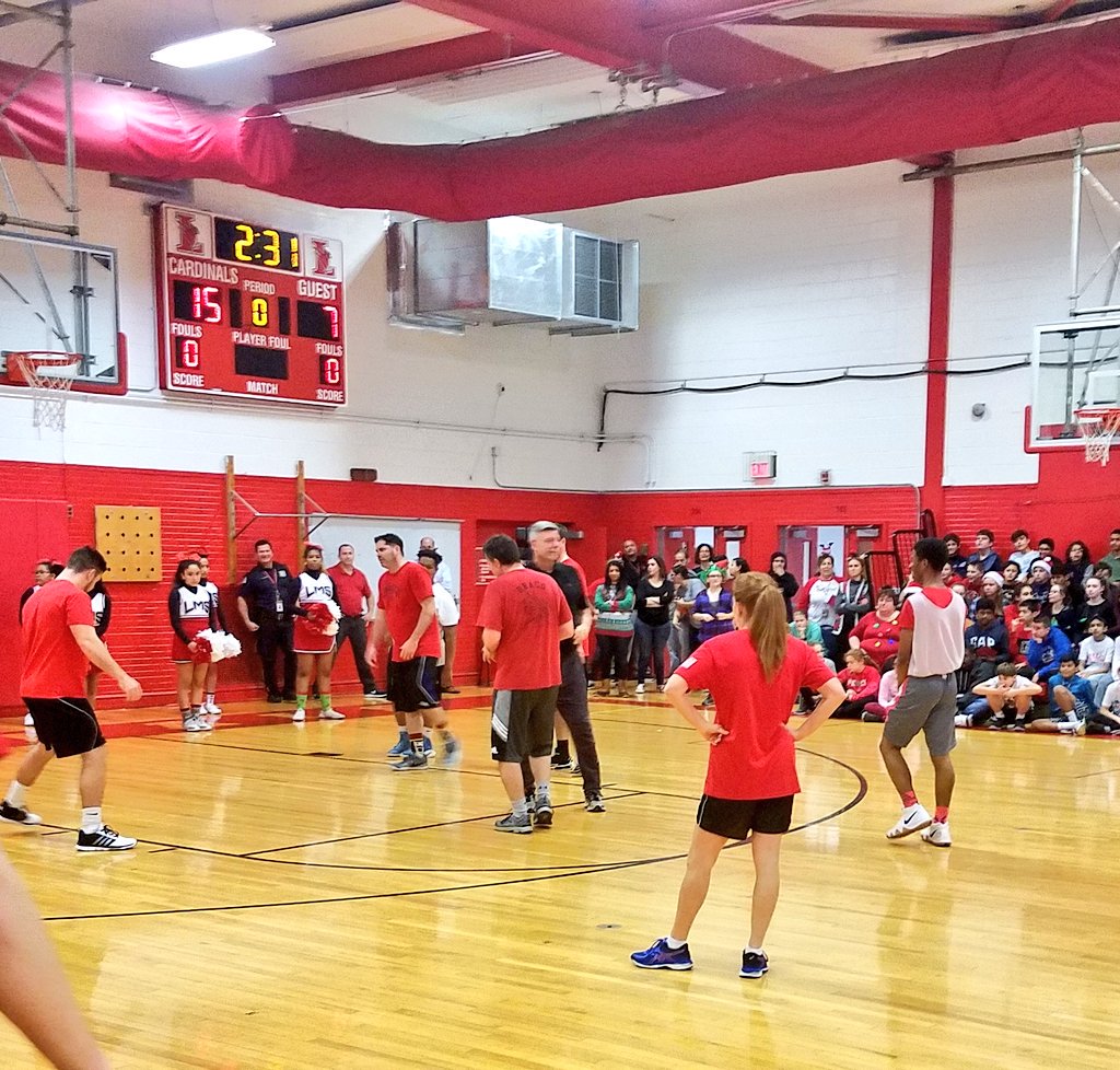Mrs_Cramer's tweet photo. #StudentFaculty #basketball game @LMSNation #WinterBreak https://t.co/AGSjwoA5rn