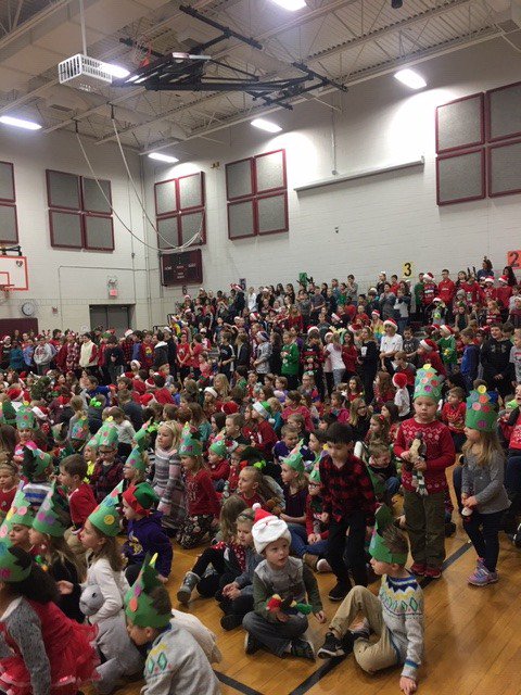 MeadowvaleElem's tweet image. The place is packed! Enjoying the students and their holiday songs. @ISD728 #singalong #almostbreak