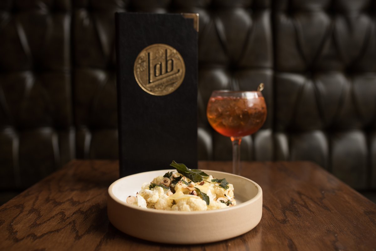 Un petit virage #santé pour recommencer l'année?
Notre chou-fleu rôti au fromage Comté est ton meilleur allié! 😍🍴
 #mtlfood #barlelab