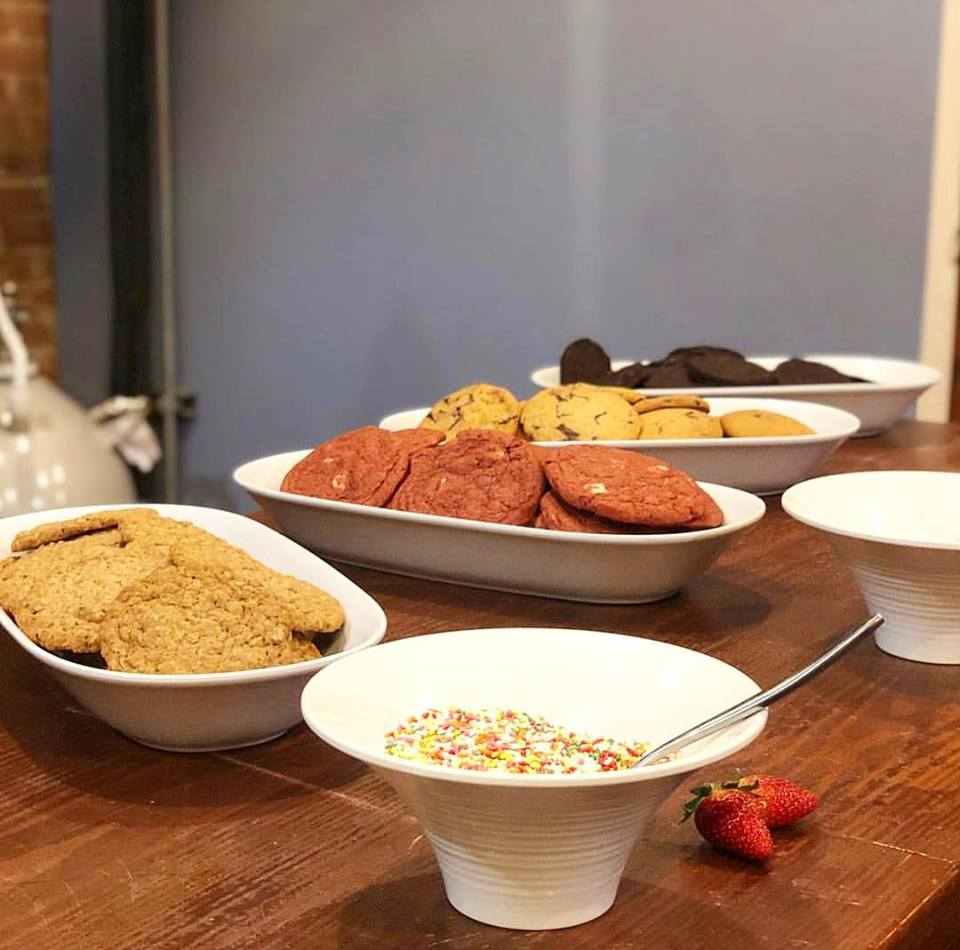 BTBCatering's tweet photo. You may have seen Liquid Nitrogen Ice Cream but have you seen it like this?!🍨🍪
Our Liquid Nitrogen Ice Cream Sandwich Bar features our Made-to-Order Liquid Nitrogen Ice Cream, a Variety of Fresh Baked Cookies &amp; all the Toppings you could ever dream of!
#LiquidNitrogenIceCream https://t.co/GTjz92rWLc