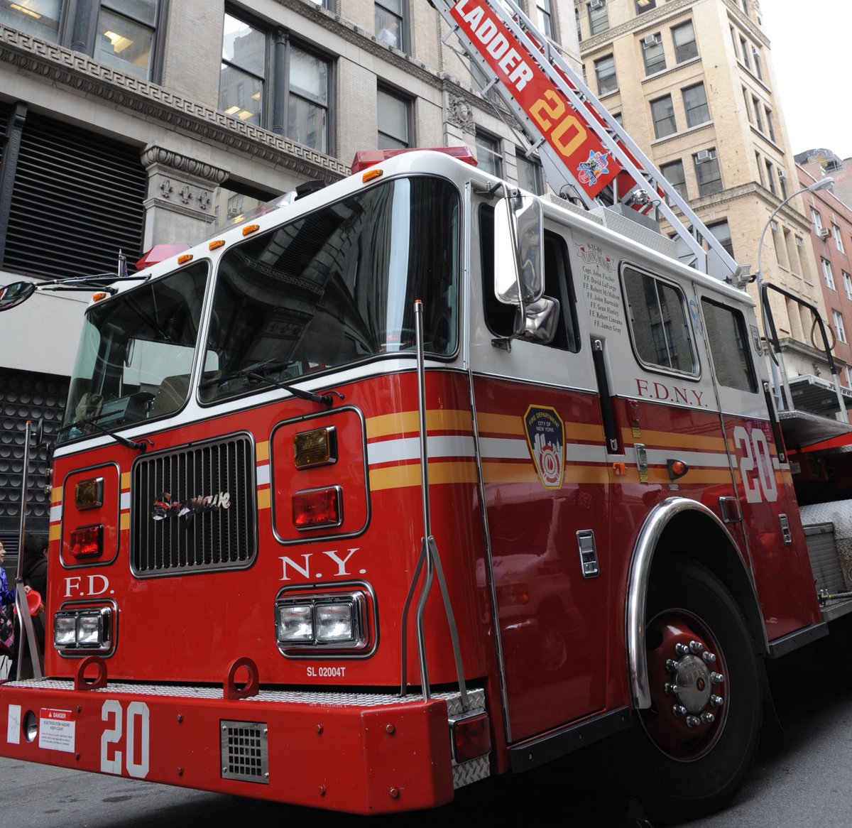 FDNY's tweet image. Earlier this week, #FDNY members from #Ladder20 battled a heavy fire condition to rescue two individuals from a 3-alarm fire at 113 Mott St in Manhattan. Read more: on.nyc.gov/2BAK008