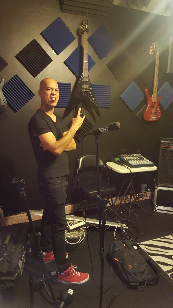 ImminentReaper's tweet photo. Some fun in the studio, a couple months ago. #WallsofDeath https://t.co/c86WV2aotP