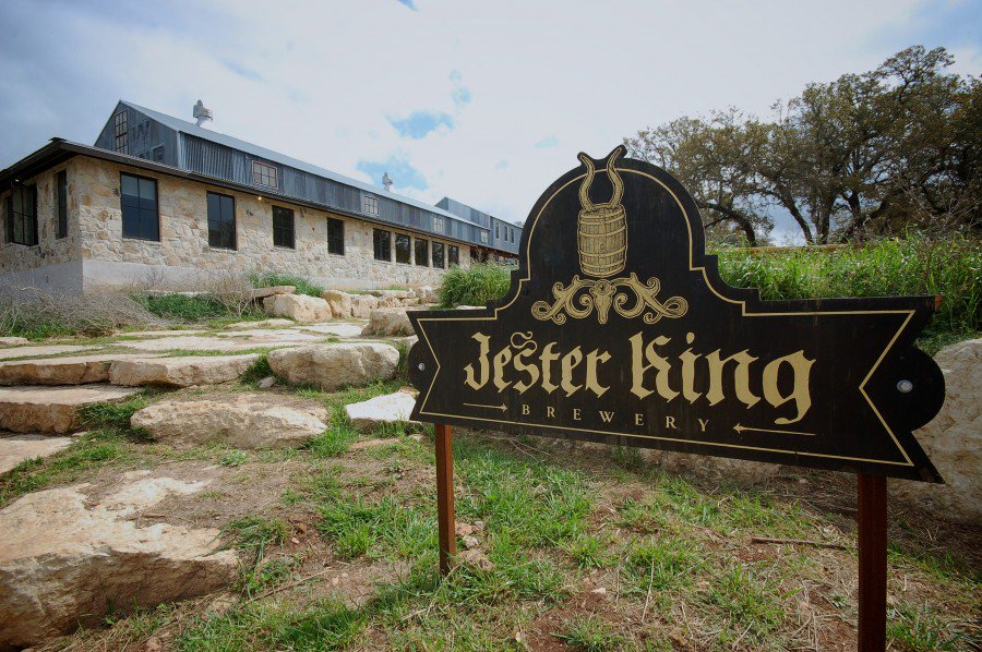 QuailCanFly's tweet photo. Today, Quail Distributing is happy to announce a partnership with Jester King Brewery, based out of Austin, Texas, as they embark upon a new adventure together to bring Texas beer to the great state of Arizona! https://t.co/zvQb4CxNPd
