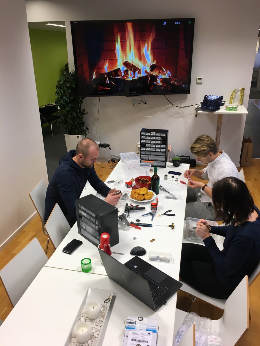 Christmas-workshop with parts of the Revibe-team is always a great way to end week :) 

Wishing you all a Merry Christmas and a Happy new year! 

#energyharvesting #getridofcablesandbatteries