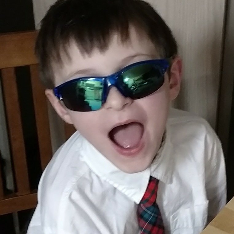 ExRealPhoto's tweet image. I love having boys so much. They always surprise me. This morning Dev surprised me with putting on sunglasses while I cooked his breakfast and pretending he was @pewdiepie doing meme review. I was laughing too hard when I got this photo for my husband. #pewdiepie #heevenclapped