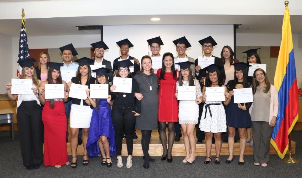 JA_colombia's tweet photo. Felicitaciones a la generación 2018 del programa Jóvenes Embajadores Colombia que esta semana cerró su ciclo. Quince participantes que hicieron un gran trabajó, aprendieron durante el intercambio e impactaron a su comunidad en proyectos comunitarios. #YouthAmbassadors #YA2018 https://t.co/phYjo9jpFZ