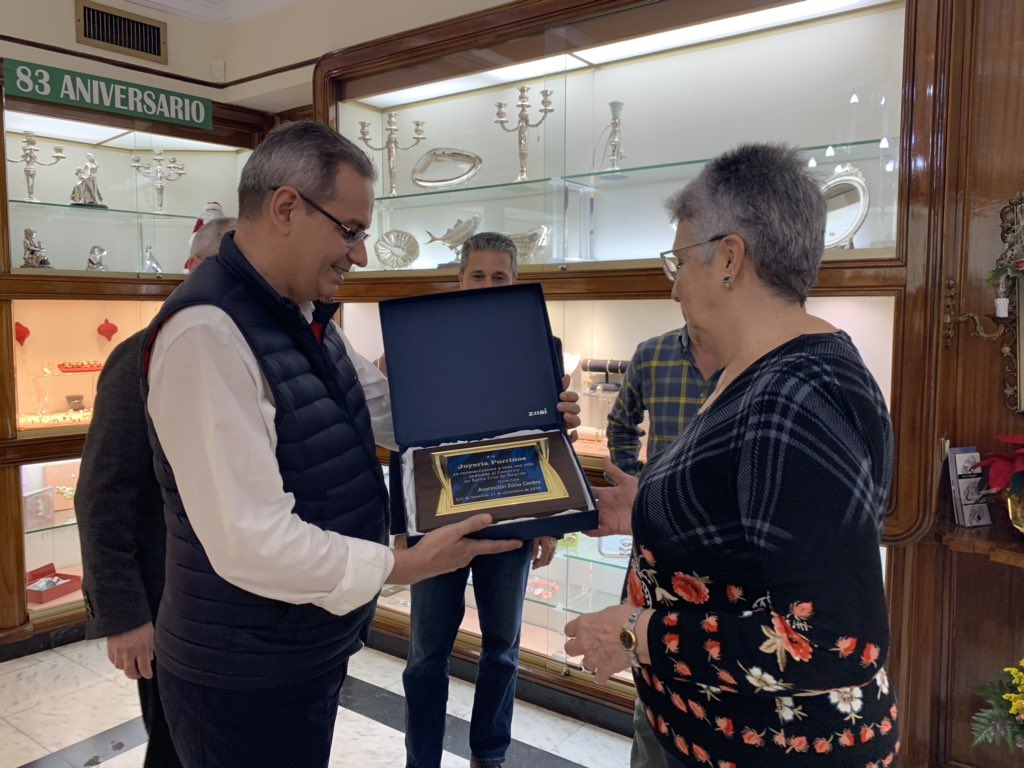 Sociedad de Desarrollo de Santa Cruz de Tenerife on Twitter: "Tras años abierto, este comercio de la capital tinerfeña cerrará puertas el próximo 24 de diciembre por la jubilación de