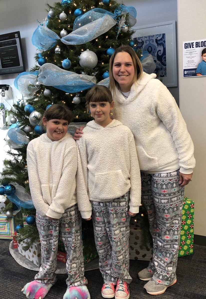 kristenljones1's tweet photo. Sing-a-long and pj’s!!!! #SESconnects https://t.co/LaBoPbGxRg