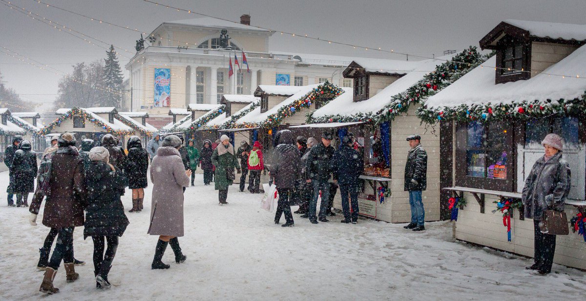 Центральная площадь г. Орла готова к Новому 2019 году
Посмотрите как в этом году украсили центральную площадь города Орла. Получилось очень красиво и уютно, смотрите сами lezhnev-sergey.livejournal.com/85101.html