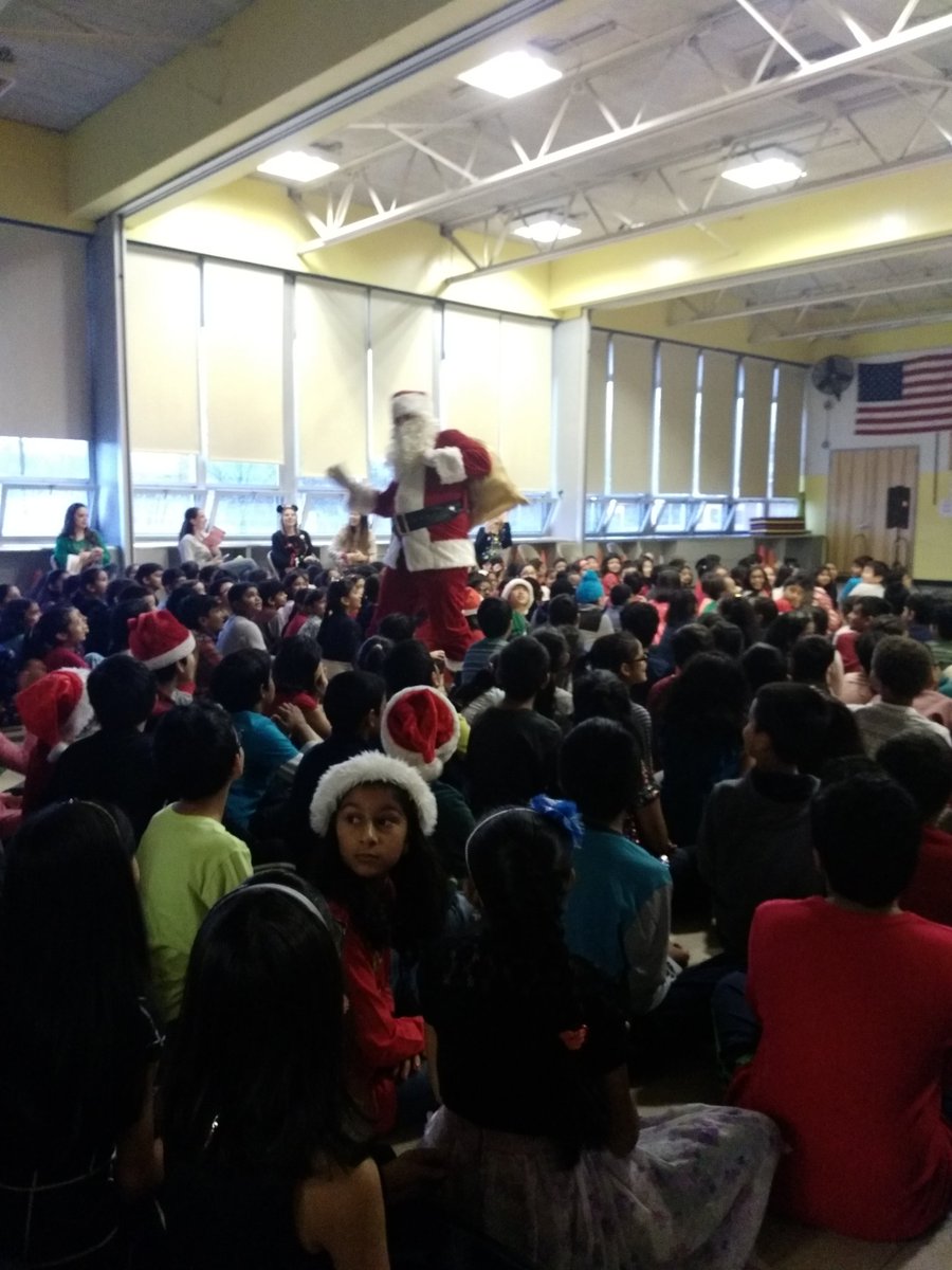 AshMillerJMI's tweet photo. JMI got a visit from Santa and Frosty during our sing-a-long concert! @JMI_Edison https://t.co/Ix6FQFdocV