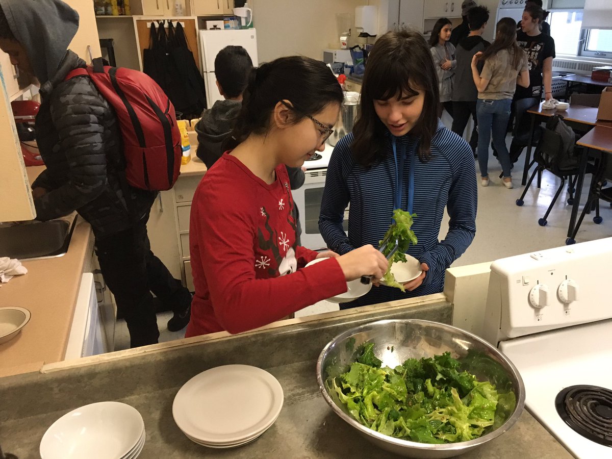 EricBetteridge's tweet photo. Harvesting our #local #organicfarming produce. #TeachSDGs #environment #sustainable #ocdsb #shsm #betterthancandy https://t.co/wHqPQCJnSK