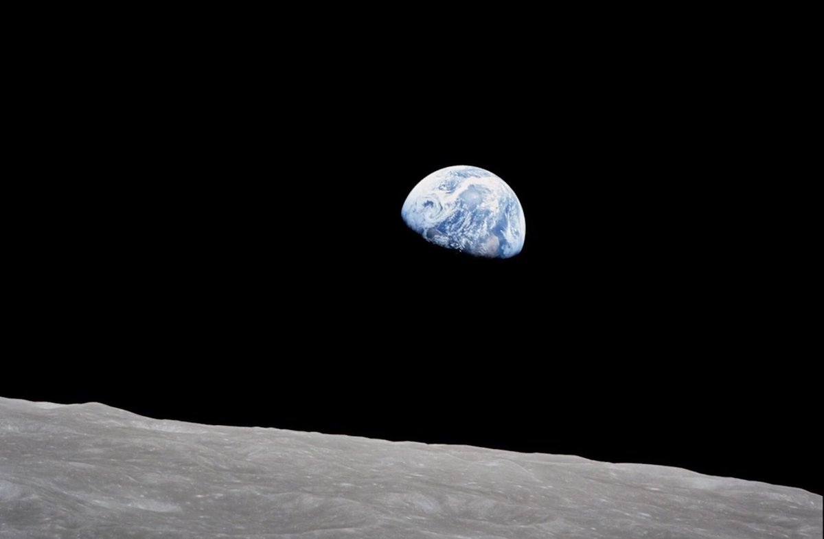 Astro_Wheels's tweet photo. ‘Twas the Flight before Christmas...’
https://t.co/5bnX2QHZba 💫
Love this fireside story...narrated by our good friend and master storyteller - Rob Navias; we often fondly refer to Rob as ‘The Voice of NASA’. 🎄
#Apollo8
#Apollo50
#SpiritOfApollo
#MerryChristmas https://t.co/LuuR1qac74