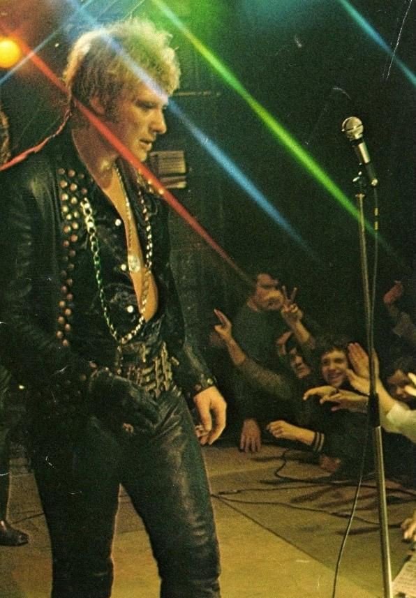 RBiteenbois's tweet image. Bonne soirée les ami(e)s ❤❤🎤🎤❤❤🎸🎸❤❤🎼🎼❤❤🎬🎬❤❤ #TeamHallyday #JohnnyDansNotreCoeurAJamais #LaeticiaOnTAime #MonPaysCestLamour #Johnny2018 #JohnnyHistory