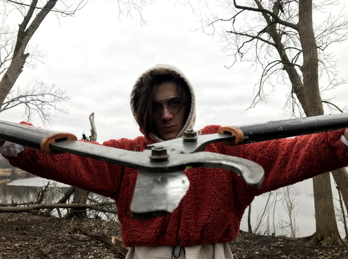 IGSSers's tweet photo. Some of our students spent the day before break cutting buckthorn, an invasive species wreaking havoc on native plants in Illinois. #Lopping Thanks, @FPDCC https://t.co/TKJXDvxuxb