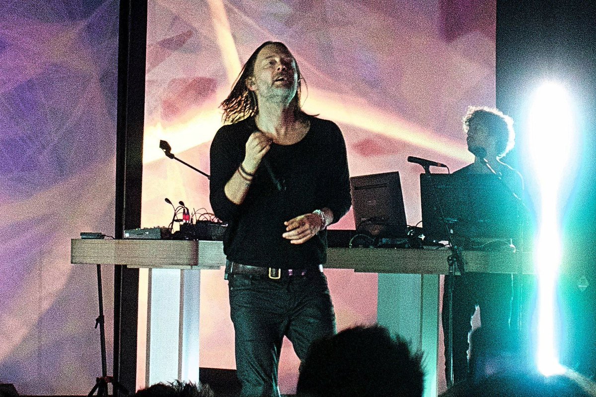 alysoncamus's tweet image. Review of @thomyorke show @LAOrpheum w/ @tarikbarri amazing visuals @nigelgod @flea333 #joeywaronker #ThomYorke #Radiohead #theEraser #AtomsforPeace @atoms_forpeace #TomorrowsModernBoxes #suspiria @RadioheadClub @radioheadlive @radiohead @Radiohead_info  rocknyc.live/thom-yorke-at-…