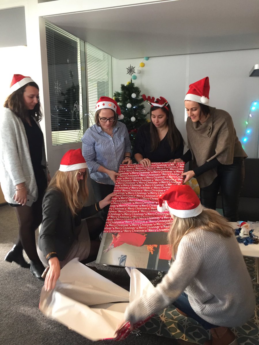 RosanneGuivarch's tweet photo. [#JPECDR] Le Père Noël 🎅 est passé livrer les 1ers 🎁.Merci @olivier_drean pour les belles photos,  en 🖼 elles rendent 👍 @WeAreArkea  JOYEUX NOËL 🎄🎁 https://t.co/WrIF8Dl8On