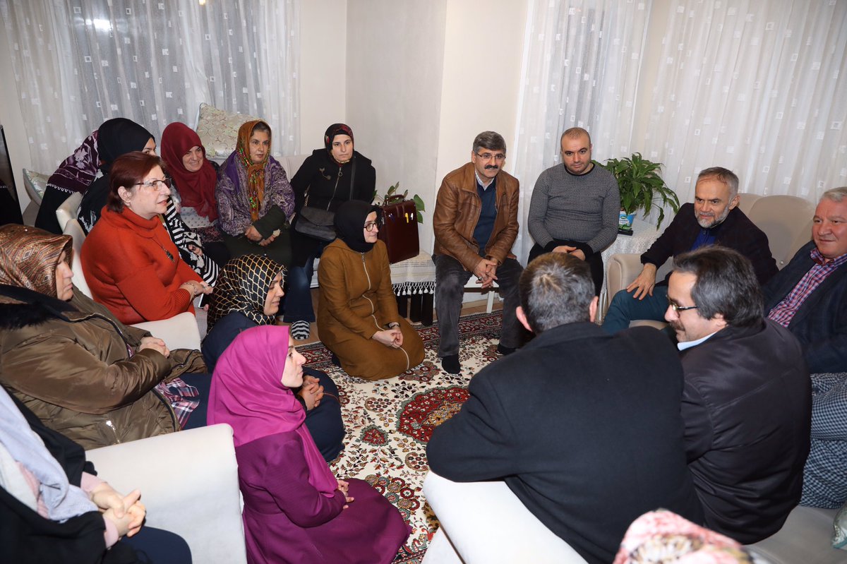 Belediye Başkanımız Sn Ahmet Poyraz ın katılımıyla ev toplantımızı gerçekleştirdik.  başkanımızın samimiyetinden dolayı toplantımız çok samimi geçti Başkanımıza ve mahalle sakinlerine teşekkür ederiz. pic.x.com/TpqaIm2WTz