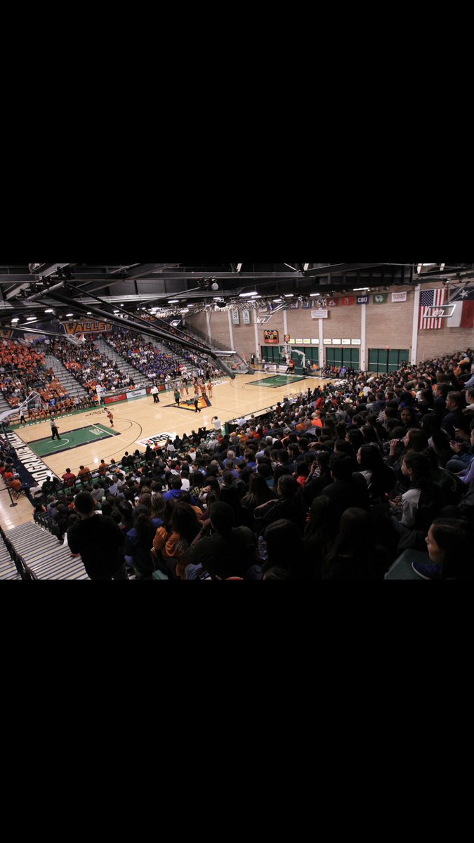 Big shoutout to the amazing sellout crowd for creating such a great atmosphere as we played #12 Texas last night.🏀✌🏽#WePlayForYou @GoUTRGV