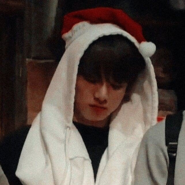 katsuki_a_'s tweet photo. regalo de navidad ─ p. jihoon+ kooktae
{angts}
{one shot au}
{kooktae mención}
{especial de navidad}
los años pasan y jihoon sigue pidiendo de regalo de navidad, que su padre vuelva a casa.
#kootae #kookv #Vkook #Navidad #BTS #방탄소년단 #TaeHyung #JungKook #ParkJihoon https://t.co/FwPgsM0Dfb
