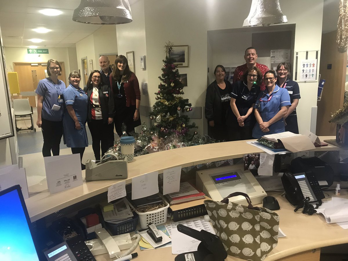 sam725591's tweet image. Delighted to spread a little joy today to the many patients staying in hospital over Xmas with care packages so everyone feels special 🎄 @NNUH @TimNewby80 @jodilovett_ @HawVicky @VailStusrt @TanyaBrodie1 @JamesPagetNHS @kingslynnhospital
