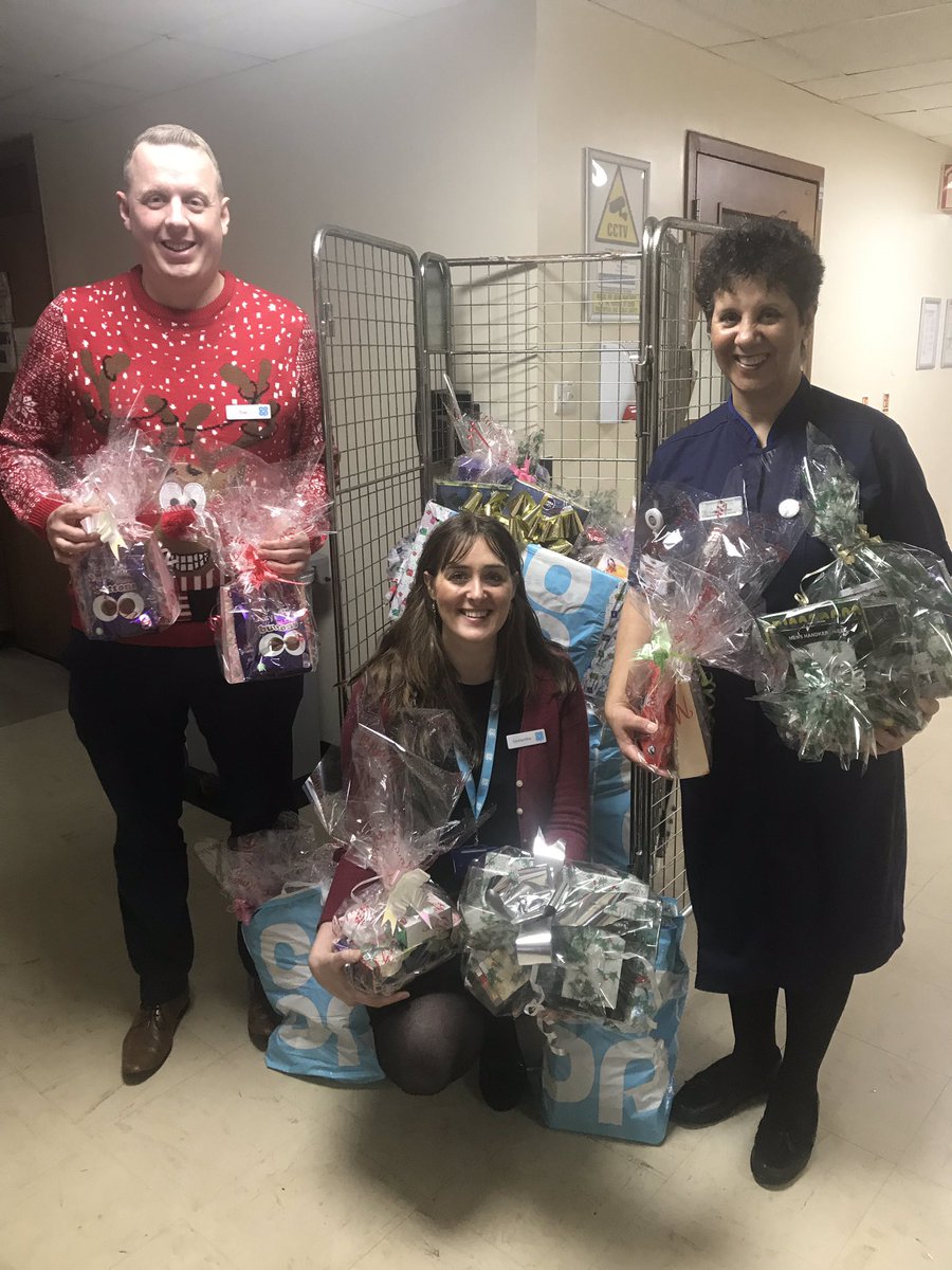 sam725591's tweet image. Delighted to spread a little joy today to the many patients staying in hospital over Xmas with care packages so everyone feels special 🎄 @NNUH @TimNewby80 @jodilovett_ @HawVicky @VailStusrt @TanyaBrodie1 @JamesPagetNHS @kingslynnhospital