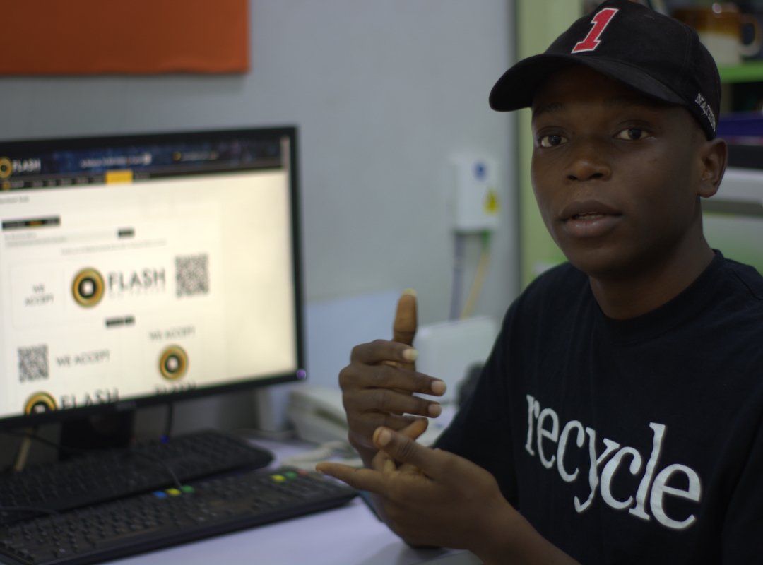 Sebastian from the <a href="/CKOAfrica/">C.K.O.A</a> is at it again, this time making educational videos!! #educate #blockchain <a href="/mycrowdforce/">CrowdForce</a> <a href="/AturuDamilola/">Damilola Aturu</a> <a href="/iamtundekelani/">Sultan of tech</a> <a href="/OrbisDomitor/">Beatus Populus Foundation</a> <a href="/FlashCoins/">FlashCoin</a> <a href="/flash_whale/">Flash Coin News</a> <a href="/tech_financials/">#TechNews</a> <a href="/BlockchainAlarm/">HighRollersCasinoWinners</a> bit.ly/2EBw7SB